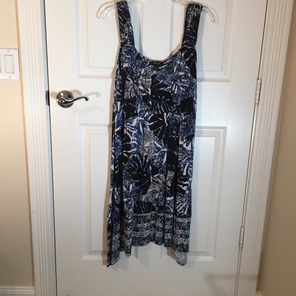 Sleeveless dress